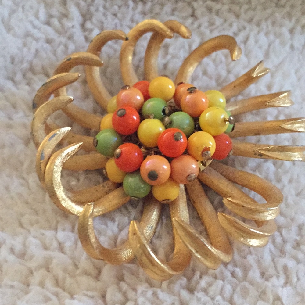 Vintage 1950s broach Cuban Carmen Miranda style. - Picture 1 of 5